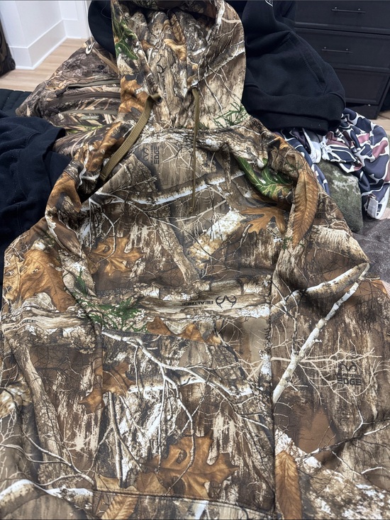 Realtree Other - Realtree Hooded Pullover in Brown and Green Camo